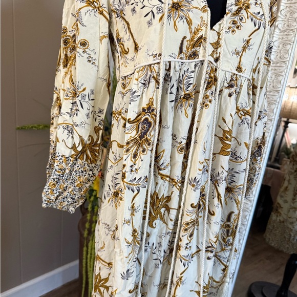 R. Vivimos • Boho V Neck Tassel Maxi Dress - Picture 15 of 16